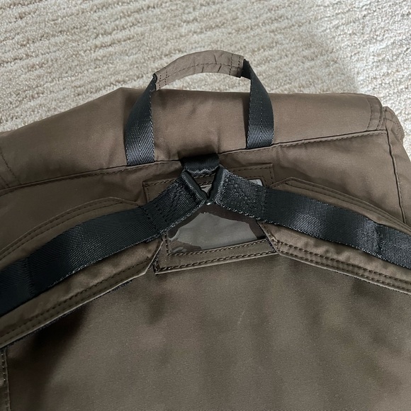 Artizia Golden by TNA altitude backpack - Shaw bag in olive army green - Picture 8 of 13